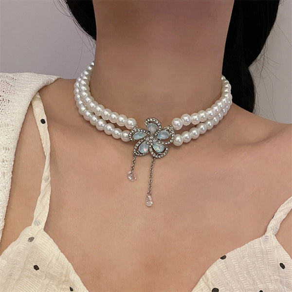 Natural freshwater pearl necklace with flowers