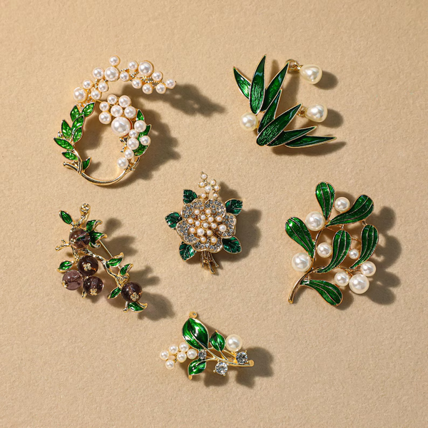 December birthday flower brooch