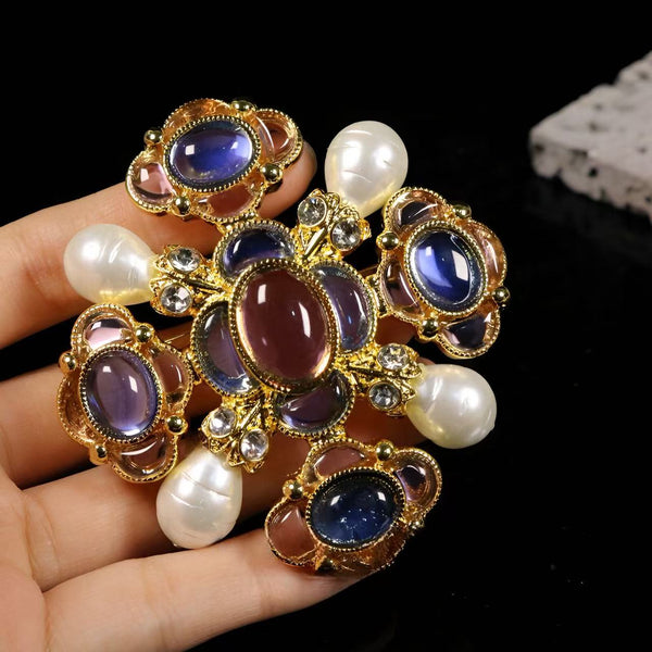 Light luxury palace style retro brooch