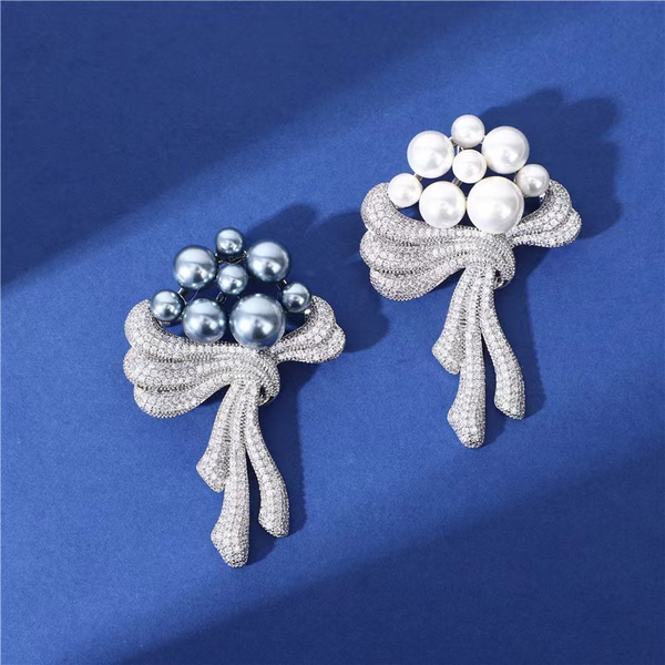 Light luxury pearl flower brooch