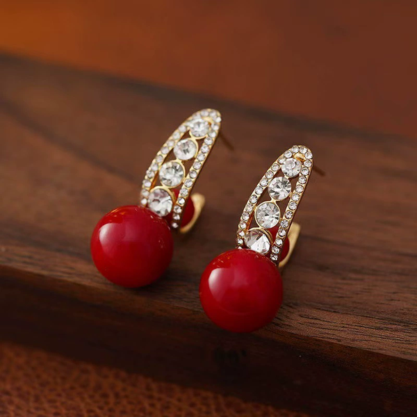 Diamond-studded natural agate earrings