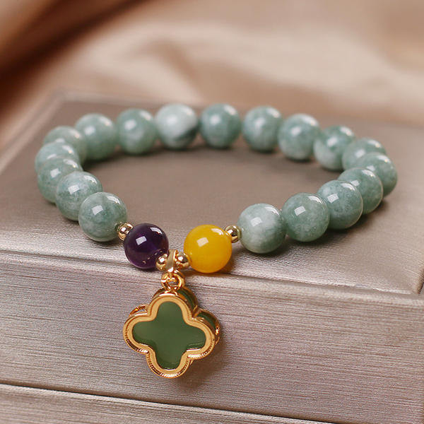 Deegnt focus on Agate, Emerald Jade stone, gemstone bracelet designs!